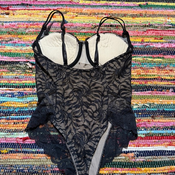 Vintage Black & Nude Lace Bodysuit – Fits Like Size Small - Picture 4 of 6